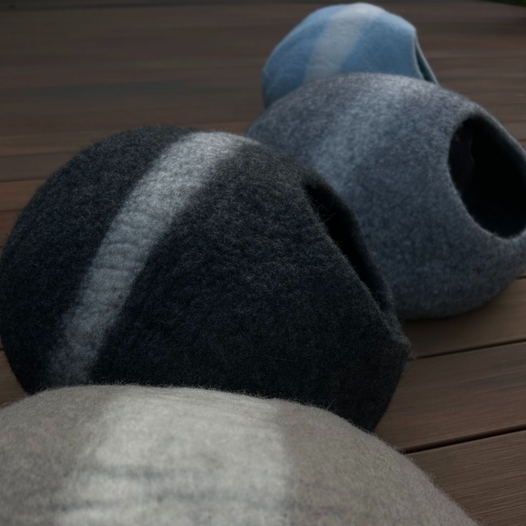 Cozy felt cat bed made in Nepal