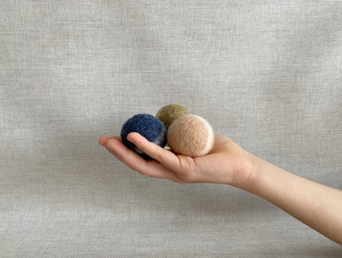 Pet playball set packaged in cotton pouch
