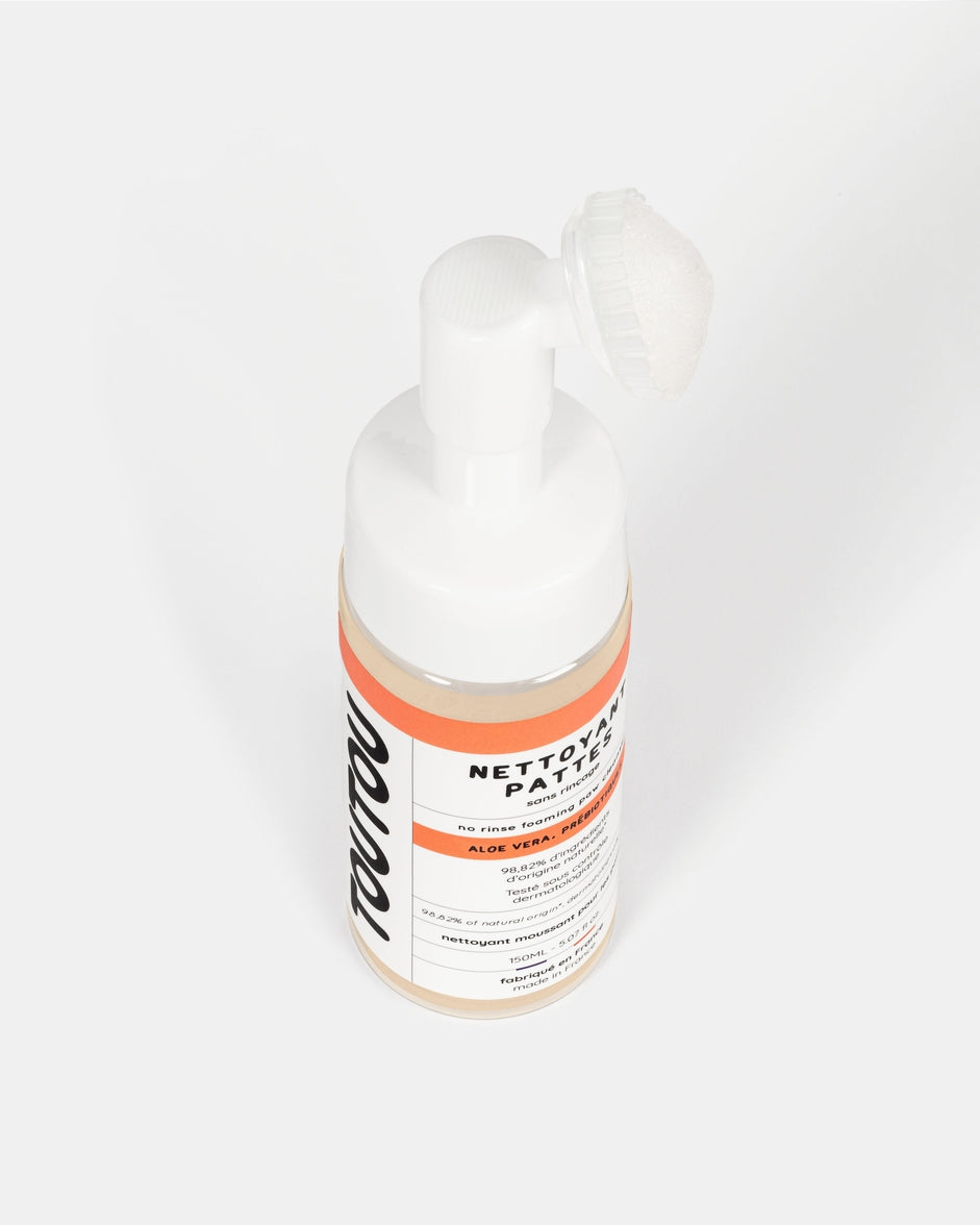 Refillable dog paw cleaner foam with built-in brush