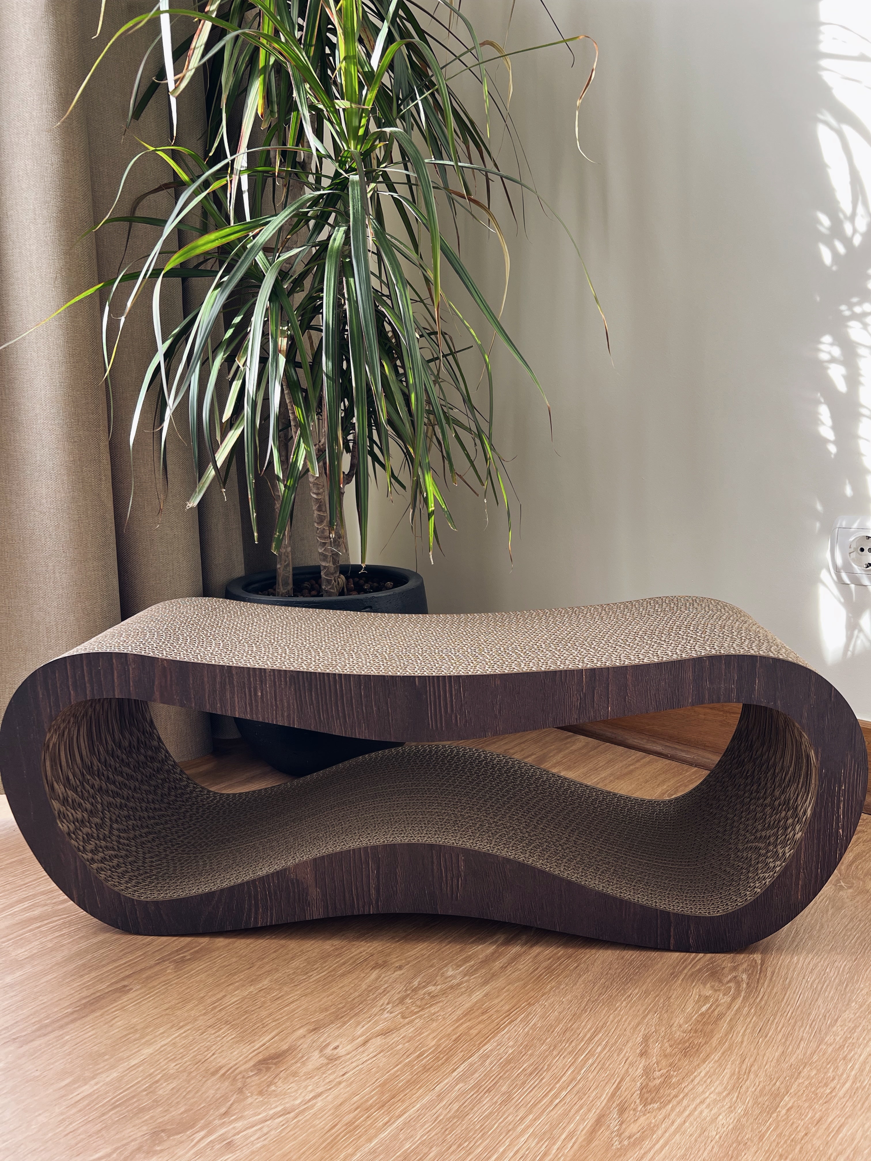 Spacious recycled cardboard scratcher for cats
