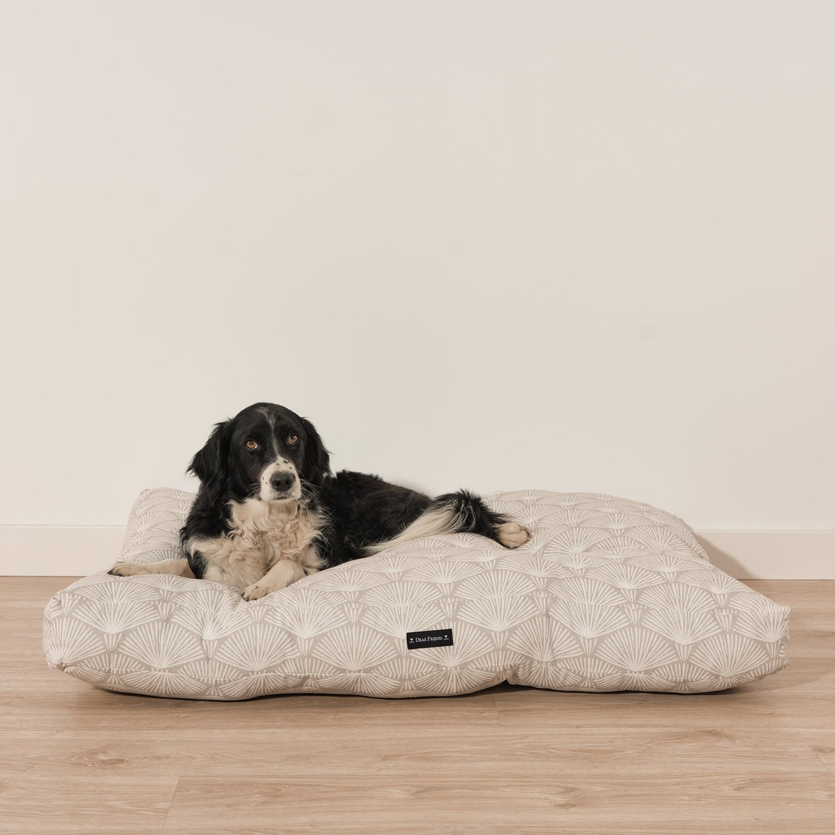 Soft cotton dog and cat bed with dandelion pattern