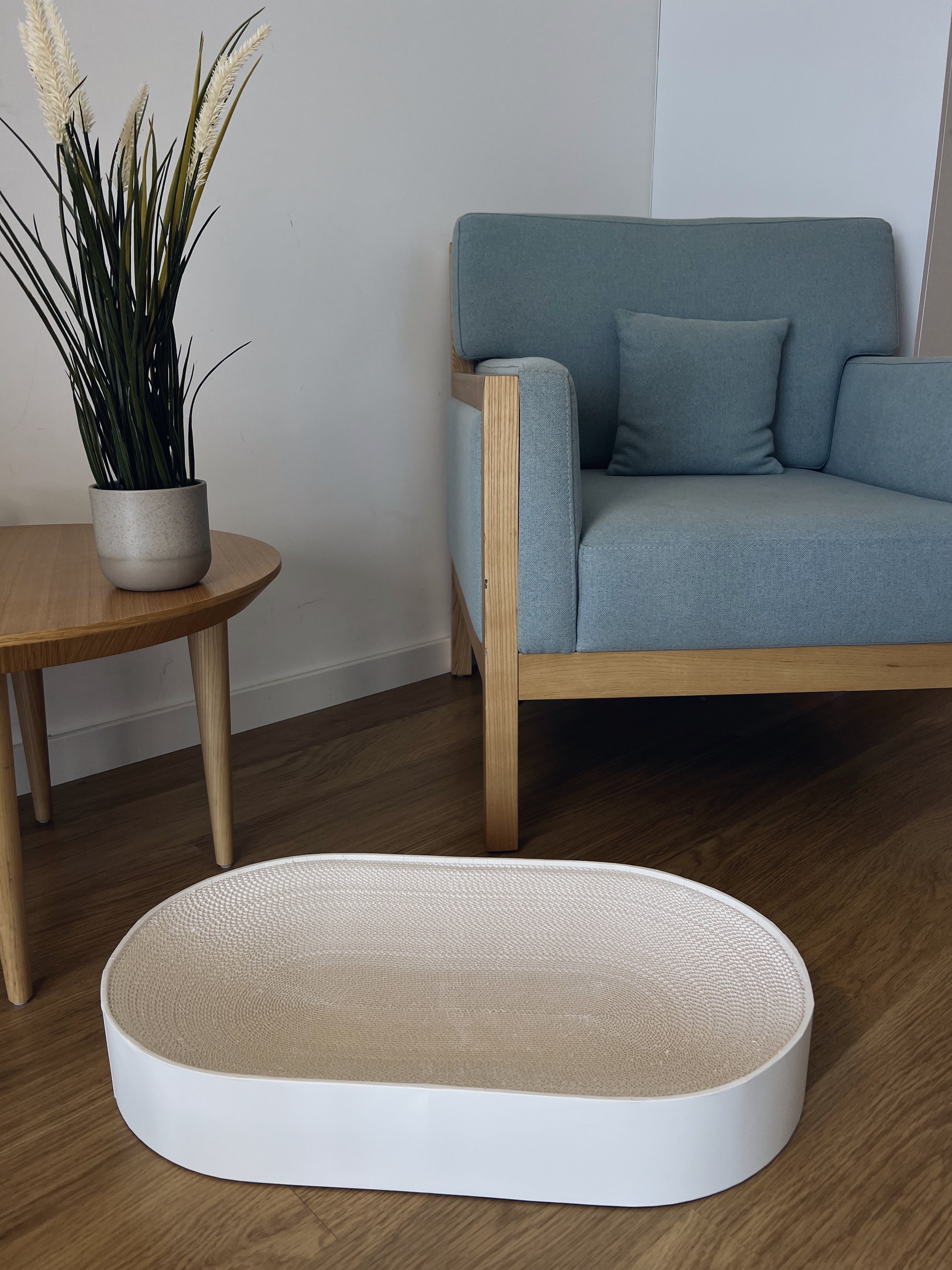 Corrugated cardboard scratcher with sleep space
